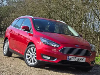 Begagnad Ford Focus Titanium 125 HK (91 kW) 2016 Röd Kombi