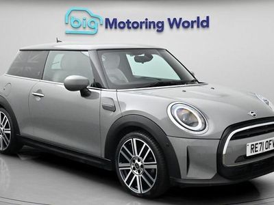 Usado Mini Cooper Exclusive 136 HP (100 kW) 2021 Cinzento Citadino
