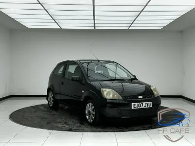 Usado Ford Fiesta 74 CV (54 kW) 2007 Negro Utilitario