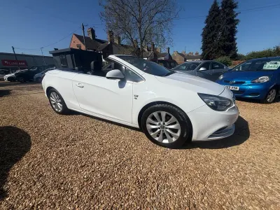 Used Vauxhall Cascada Elite 170 HP (125 kW) 2013 White Cabriolet
