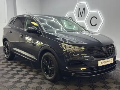 Used Vauxhall Grandland X S 130 HP (95 kW) 2018 Green SUV