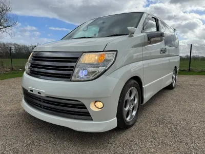 Used Nissan Elgrand 2009 White MPV