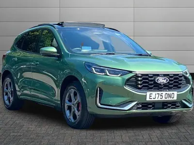 New Ford Kuga ST-Line 243 HP (178 kW) 2025 Bursting green SUV