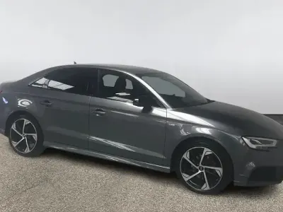 Usado Audi A3 Black Edition 150 HP (110 kW) 2019 Cinzento Sedan