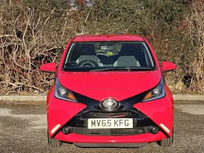 Usado Toyota Aygo X-play 2015 Vermelho Citadino