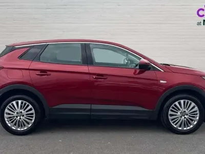 Used Vauxhall Grandland X 130 HP (95 kW) 2019 Red SUV