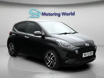 Używany Hyundai i10 Premium 84 KM (61 kW) 2023 Czarny Hatchback