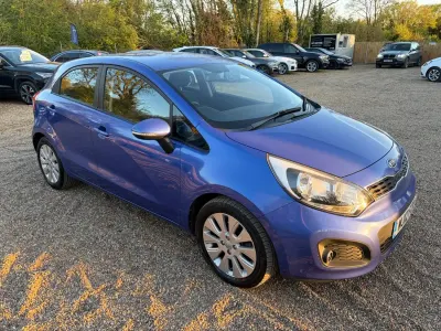 Begagnad Kia Rio 107 HK (78 kW) 2012 Blå Halvkombi