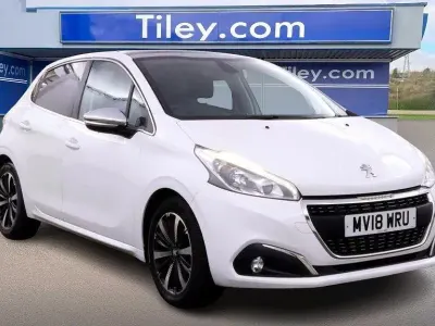 Gebraucht Peugeot 208 Allure Premium 2018 Weiß Kleinwagen