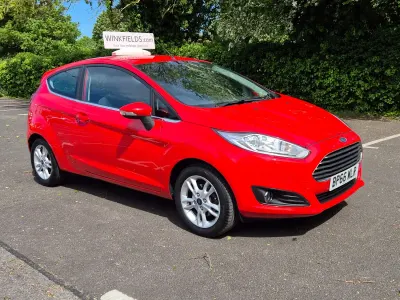 Używany Ford Fiesta Zetec 82 KM (60 kW) 2017 Czerwony Hatchback