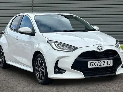 Used Toyota Yaris Design 116 HP (85 kW) 2022 White Hatchback