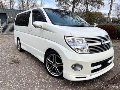 Used Nissan Elgrand 2009 Pearl white MPV