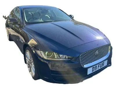 Używany Jaguar XE Portfolio 180 KM (132 kW) 2017 Niebieski Sedan/Limuzyna