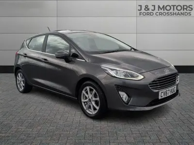 Usado Ford Fiesta Zetec 100 HP (73 kW) 2017 Cinzento Citadino