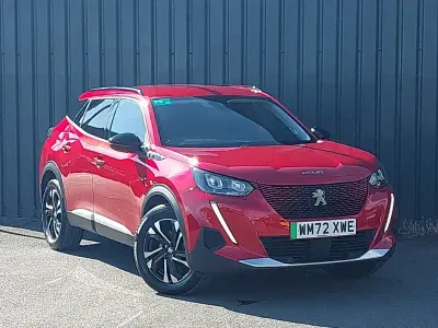 Usado Peugeot e-2008 Allure+ 100 kW (136 CV) 2023 Rojo SUV