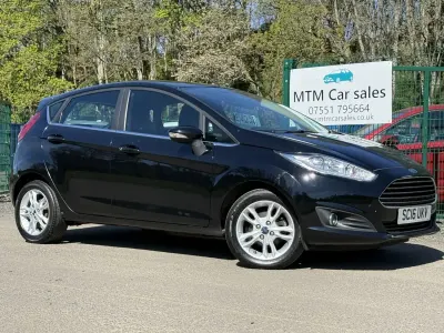 Käytetty Ford Fiesta Zetec 2016 Musta Viistoperä