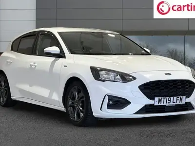 Used Ford Focus ST-Line 125 HP (91 kW) 2019 White Hatchback