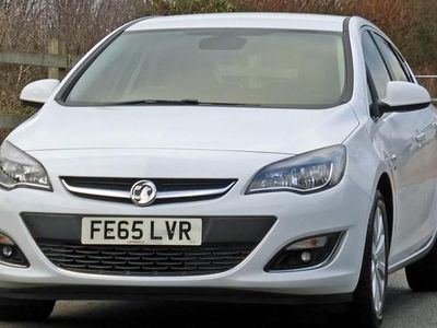 Used Vauxhall Astra Elite 2015 White Hatchback