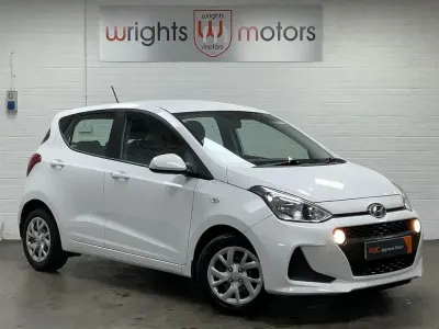 Used Hyundai i10 SE 67 HP (49 kW) 2017 White Hatchback