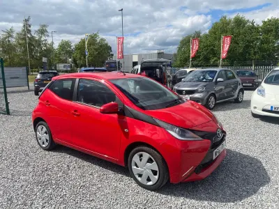 Begagnad Toyota Aygo X-play 69 HK (50 kW) 2016 Röd Halvkombi