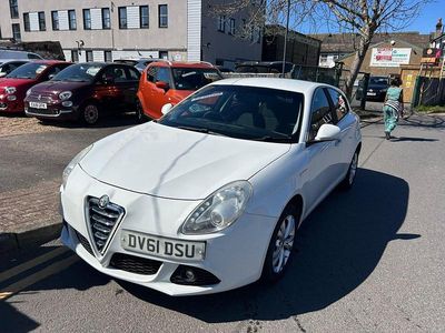 Used Alfa Romeo Giulietta Lusso 2011 White Hatchback
