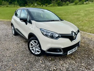 Used Renault Captur Dynamique 90 HP (66 kW) 2016 Cream/black SUV