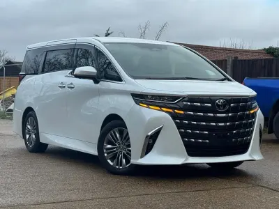Used Toyota Alphard 190 HP (139 kW) 2024 White MPV