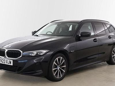 Begagnad BMW 330e Sport Line 288 HK (211 kW) 2023 Svart Kombi