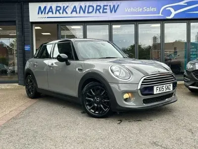 Begagnad Mini Cooper Hatch 2015 Grå Halvkombi