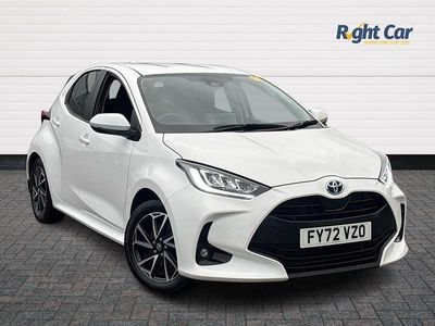 Used Toyota Yaris Hybrid Design 116 HP (85 kW) 2022 White Hatchback
