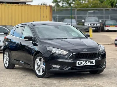 Używany Ford Focus Zetec 125 KM (91 kW) 2015 Czarny Hatchback