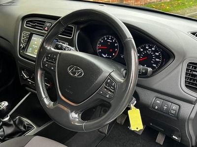 Used Hyundai i20 Edition 84 HP (61 kW) 2019 Silver Hatchback