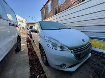 White Used 2013 Peugeot 208 Allure Hatchback | £500