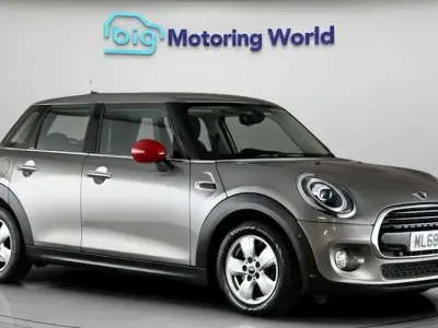 Gebraucht Mini Cooper Hatch 136 PS (100 kW) 2018 Silber Kleinwagen