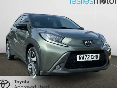 Usado Toyota Aygo X 72 HP (52 kW) 2023 Verde SUV