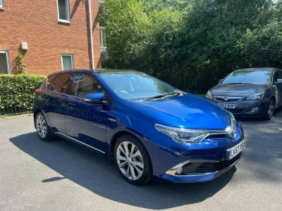 Used Toyota Auris Hybrid