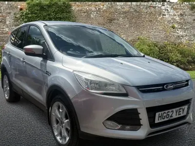 Käytetty Ford Kuga Titanium 163 HP (119 kW) 2013 Hopea Katumaasturi