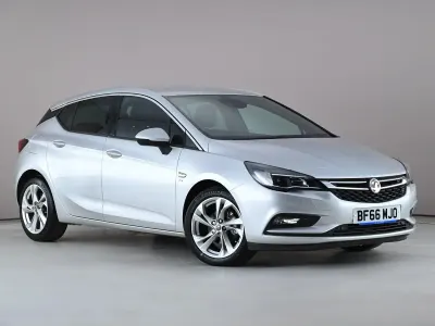 Used Vauxhall Astra SRi 105 HP (77 kW) 2016 Silver Hatchback