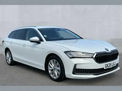 Used Skoda Superb SE Technology 200 HP (147 kW) 2025 White Estate