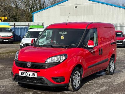 Used Fiat Doblò 95 HP (69 kW) 2018 Red MPV