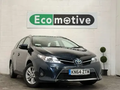 Used Toyota Auris Hybrid 136 HP (100 kW) 2014 Grey Estate