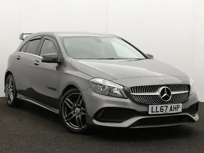 Usado Mercedes A180 AMG line 109 HP (80 kW) 2017 Cinzento Citadino