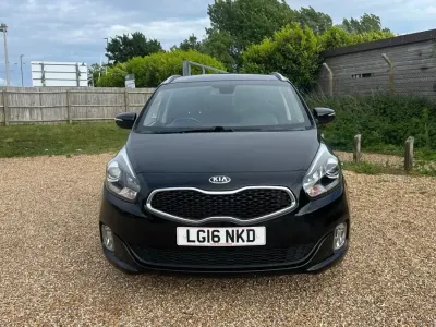Usado Kia Carens 139 HP (102 kW) 2016 Preto Monovolume