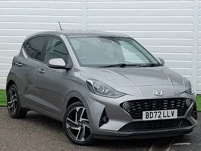 Used Hyundai i10 Premium 84 HP (61 kW) 2023 Bronze Hatchback