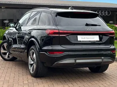 Usado Audi e-tron S-Line 185 kW (252 HP) 2025 Preto SUV