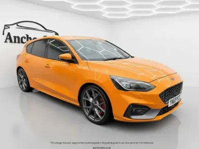 Begagnad Ford Focus ST 280 HK (205 kW) 2019 Orange Halvkombi