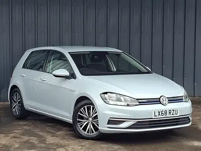 Begagnad VW Golf VII SE 130 HK (95 kW) 2018 Silver Halvkombi