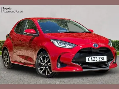 Used Toyota Yaris Design 113 HP (83 kW) 2023 Red Hatchback
