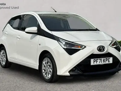 Begagnad Toyota Aygo X-play 72 HK (52 kW) 2021 Vit Halvkombi