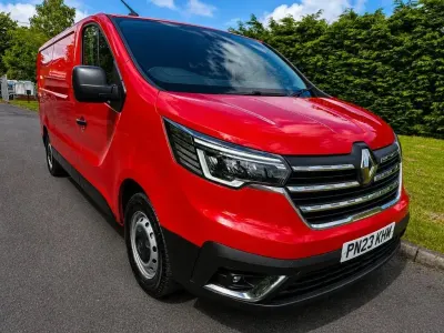 Used Renault Trafic 148 HP (108 kW) 2023 Red